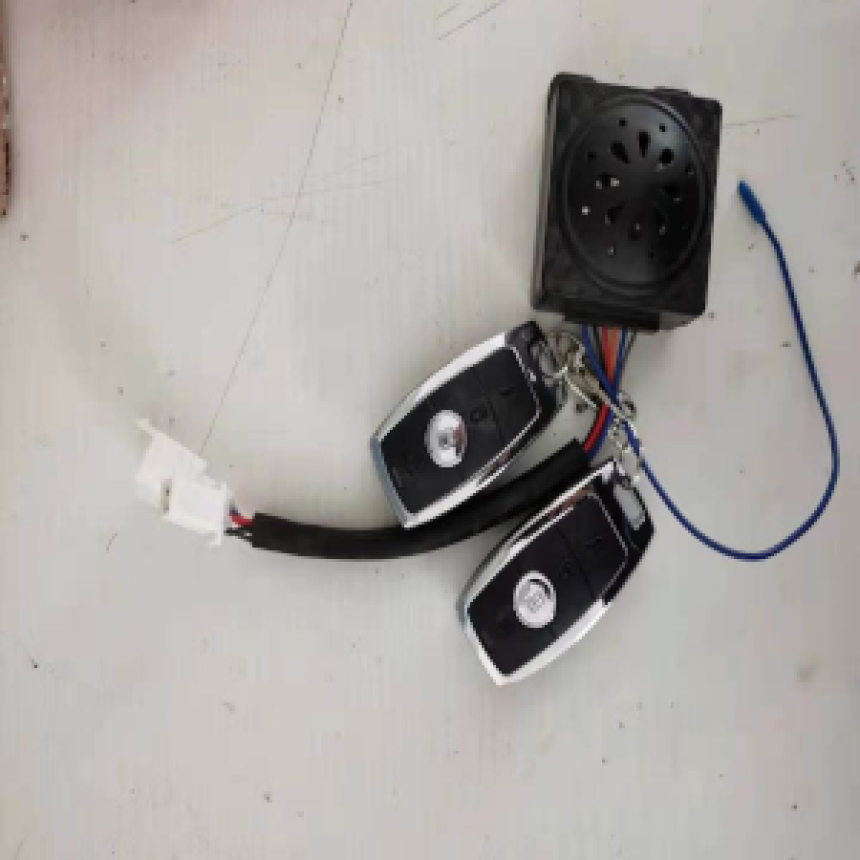 Silverfox 2.0 Hälytinyksikkö (sisältää: hälyttimen ja kauko-ohjaimet)